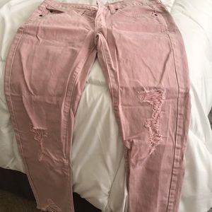 NWOT BOYFRIEND CROPPED JEANS